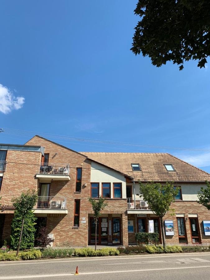 블로톤퓌레드 Robinson Szigete 아파트 외부 사진